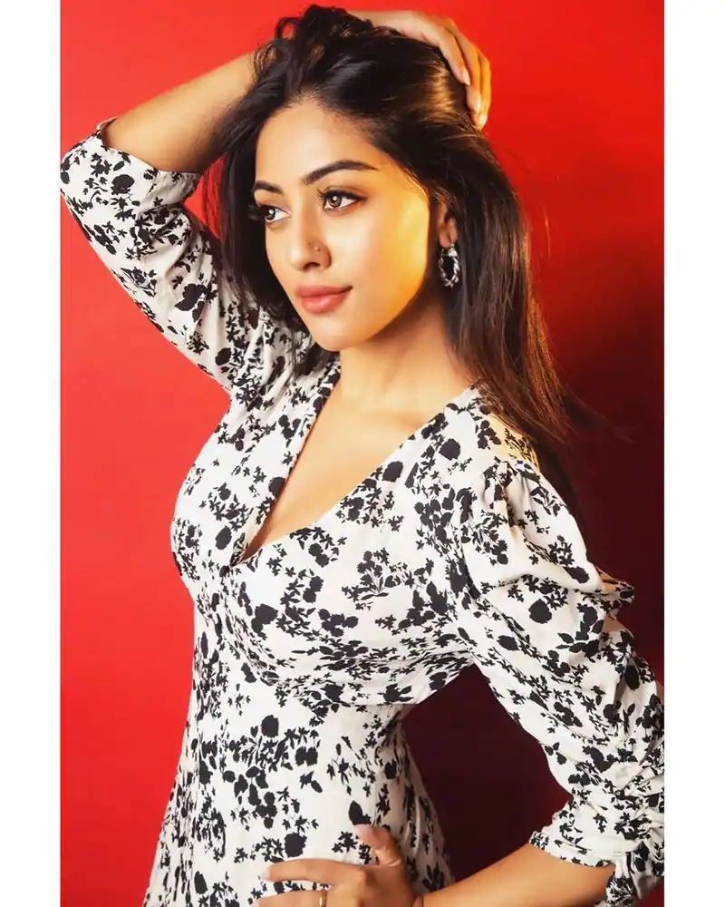 Actress anu emmanuel hot photos in black and white dress