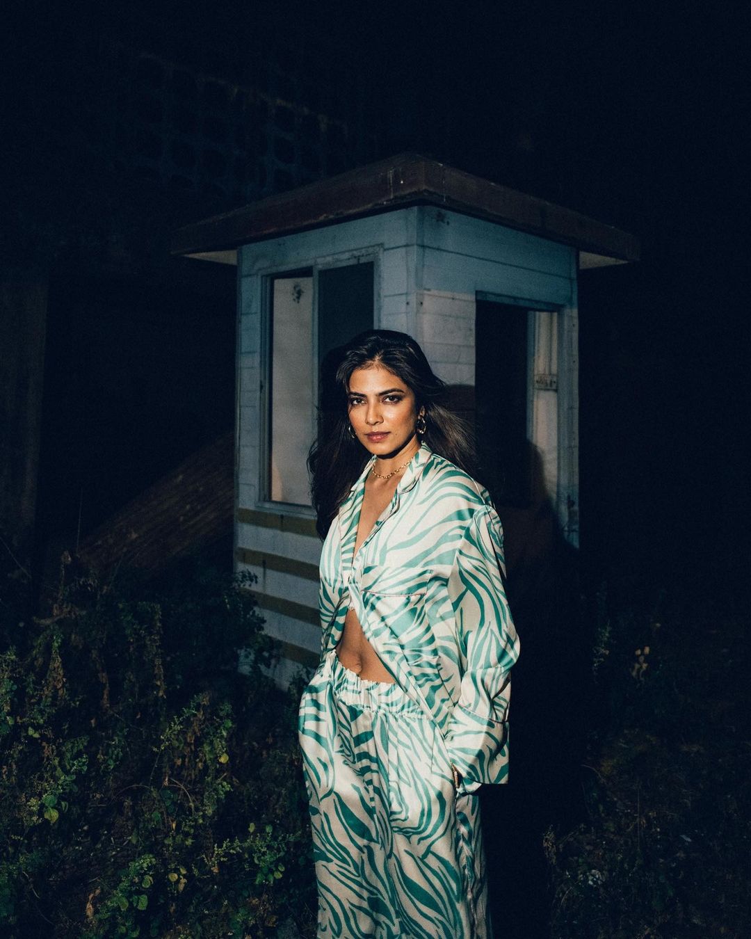 Actress malavika mohanan hot photos showing navel show goes viral