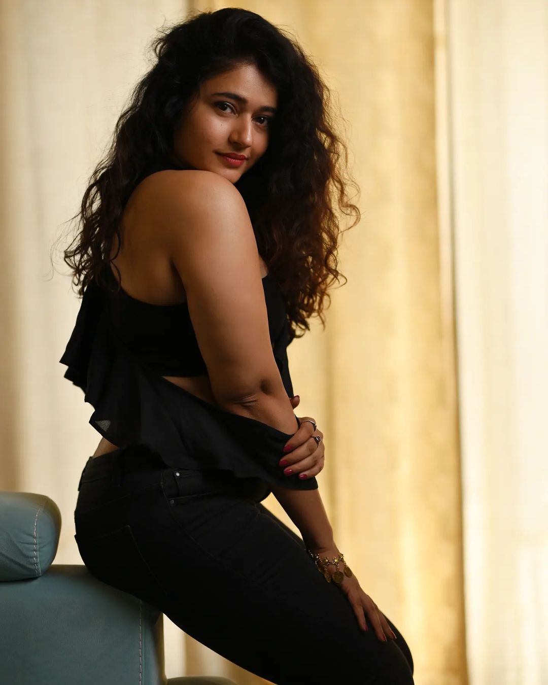 Actress poonam bajwa hot photos in black glamour dress