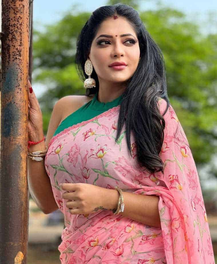 Actress reshma pasupuleti hot photos in pink saree