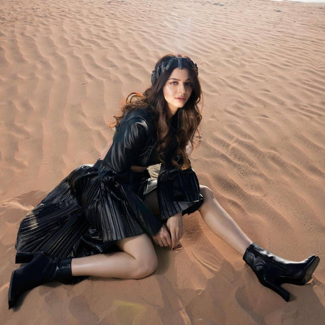 Actress vedhika hot photos on social media goes viral on internet