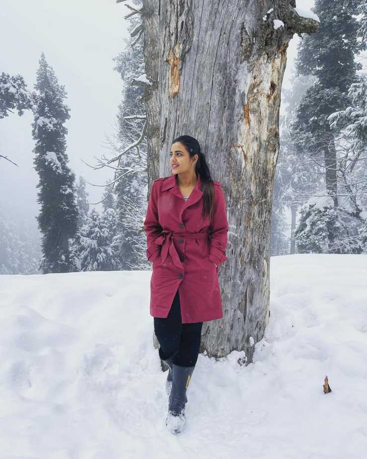 Actress aiswarya rajesh hot photos in zero degree snowfall area