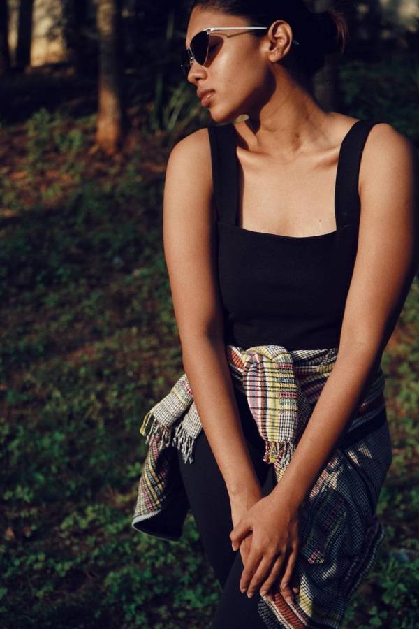 Actress dushara vijayan hot photos in ultra modern dress