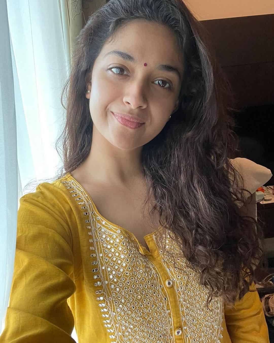 Actress keerthy suresh hot photos in yellow colour dress without makeup