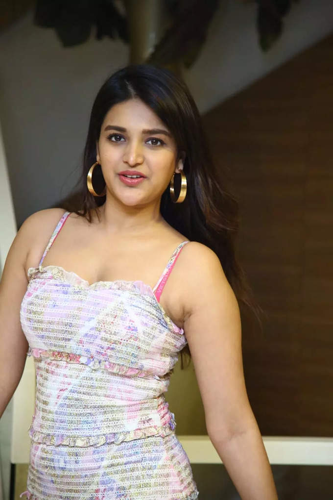 Actress nidhi agarwal hot photos in sleeveless dress on social media