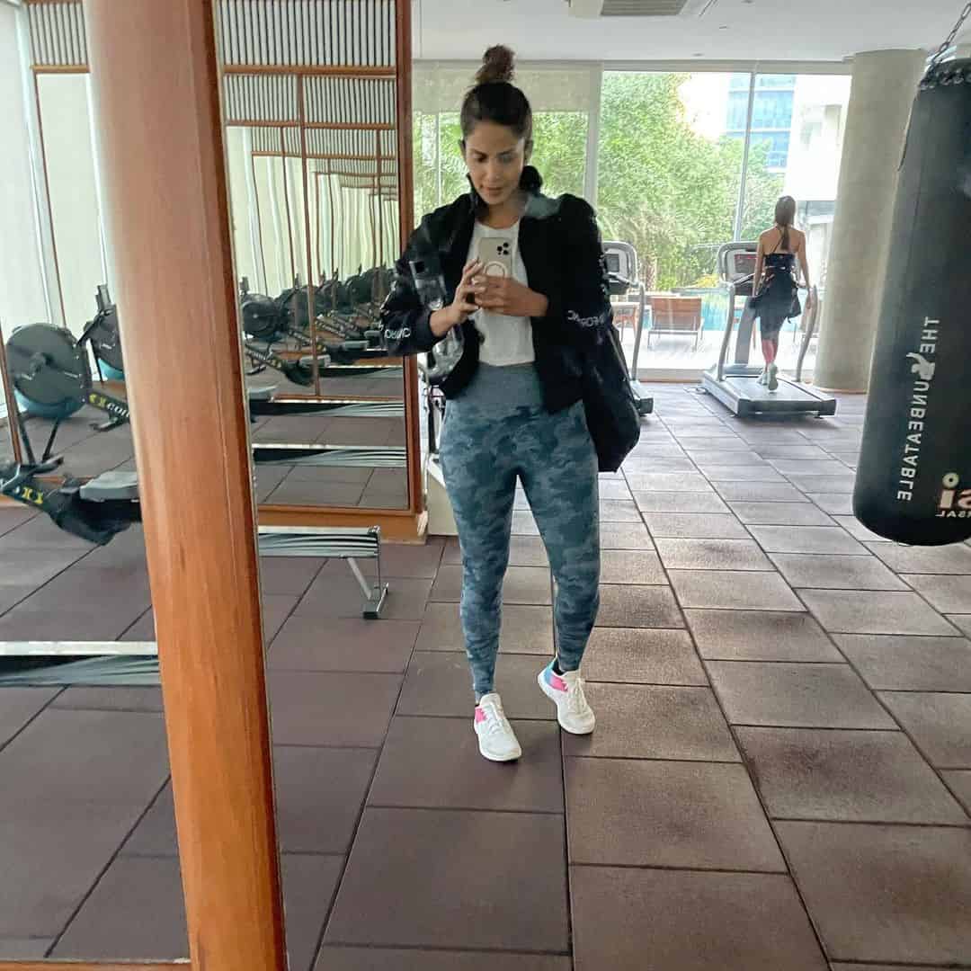 Biggboss samyuktha hot gym dress photos viral