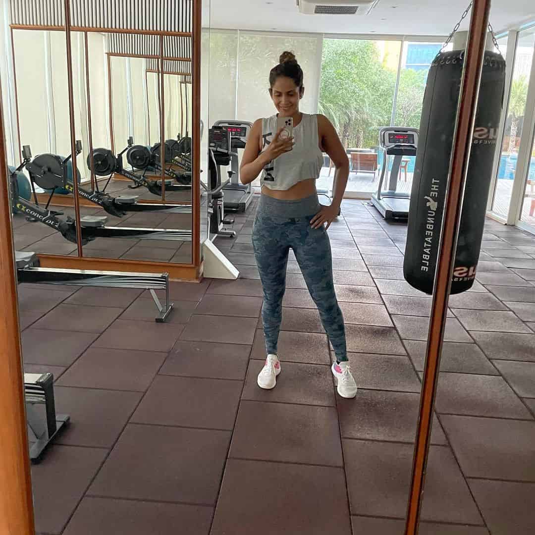 Biggboss samyuktha hot gym dress photos viral