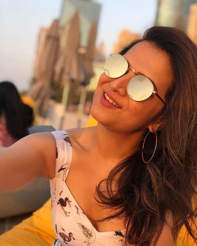 Vj divyadharshini dd walk with walking stick to legend audio launch