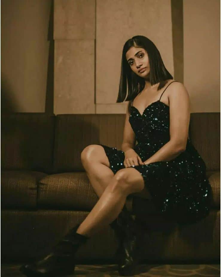 Actress losliya hot photos in black short dress viral on social media