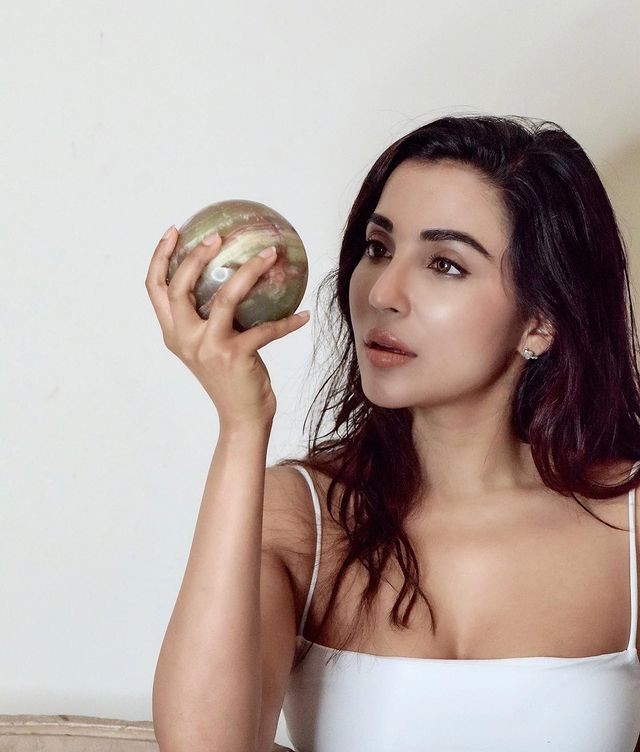 Actress parvati nair hot photoshoot in white slip