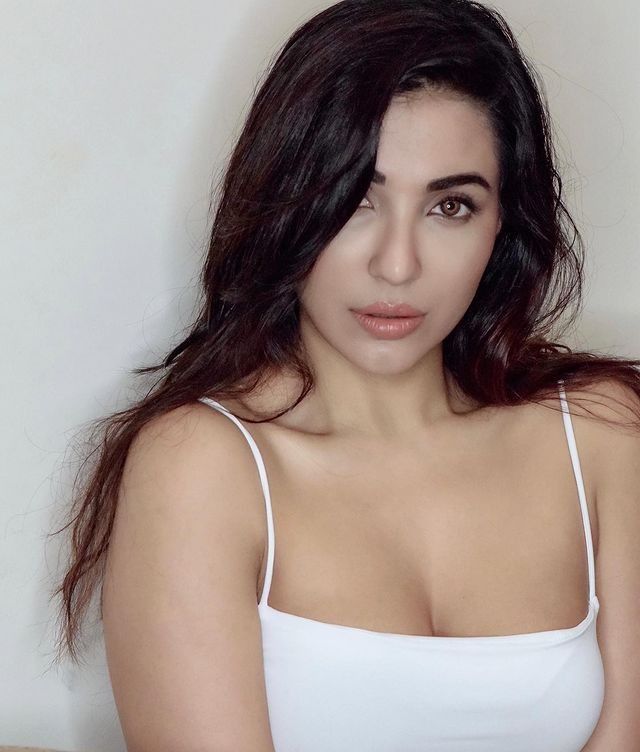 Actress parvati nair hot photoshoot in white slip