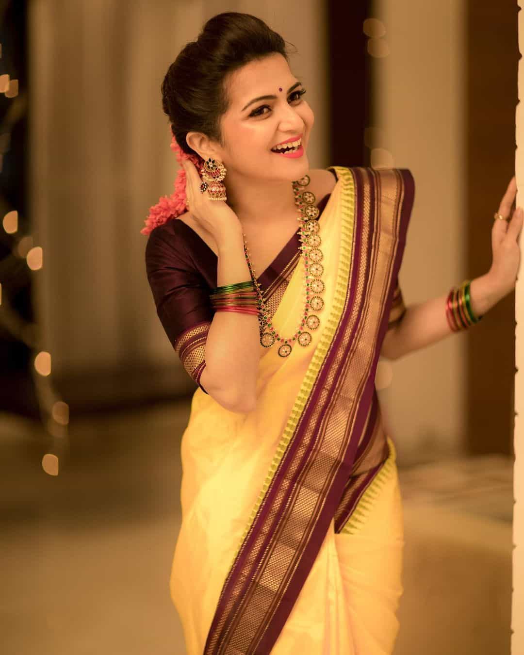 Vj divyadharshini hot photos in traditional saree goes viral