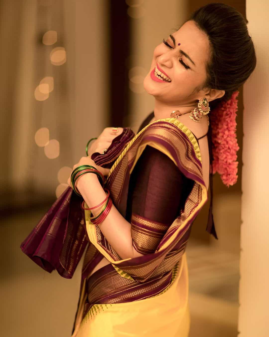 Vj divyadharshini hot photos in traditional saree goes viral