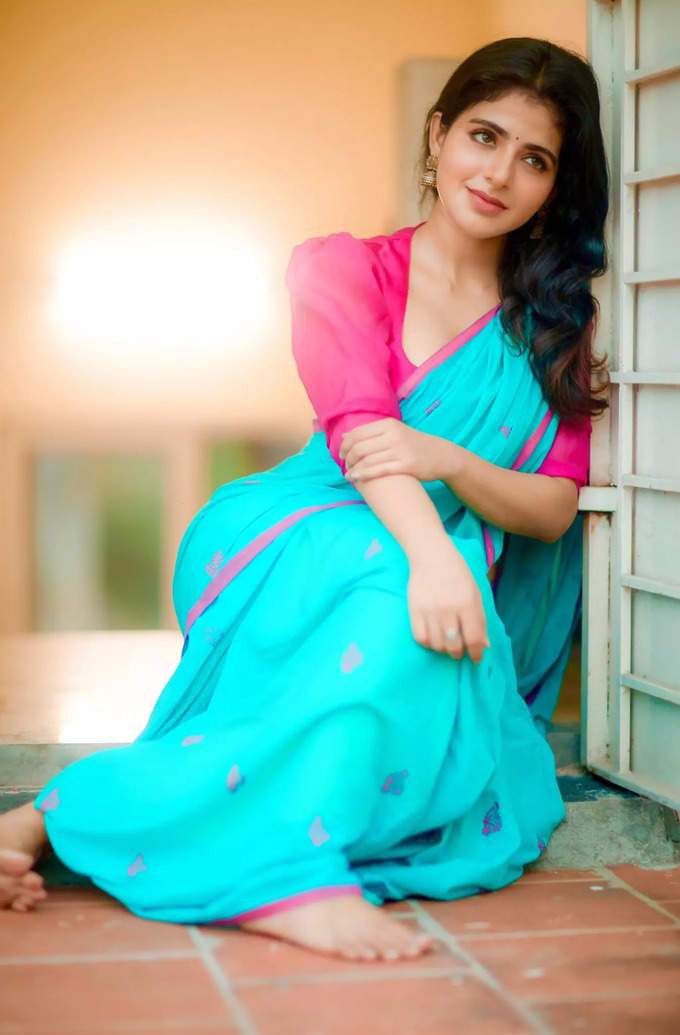 Actress iswarya menon hot photos in blue colour simple saree