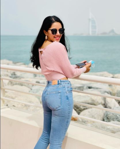 Actress mirnalini ravi hot photos in tight jeans and tops