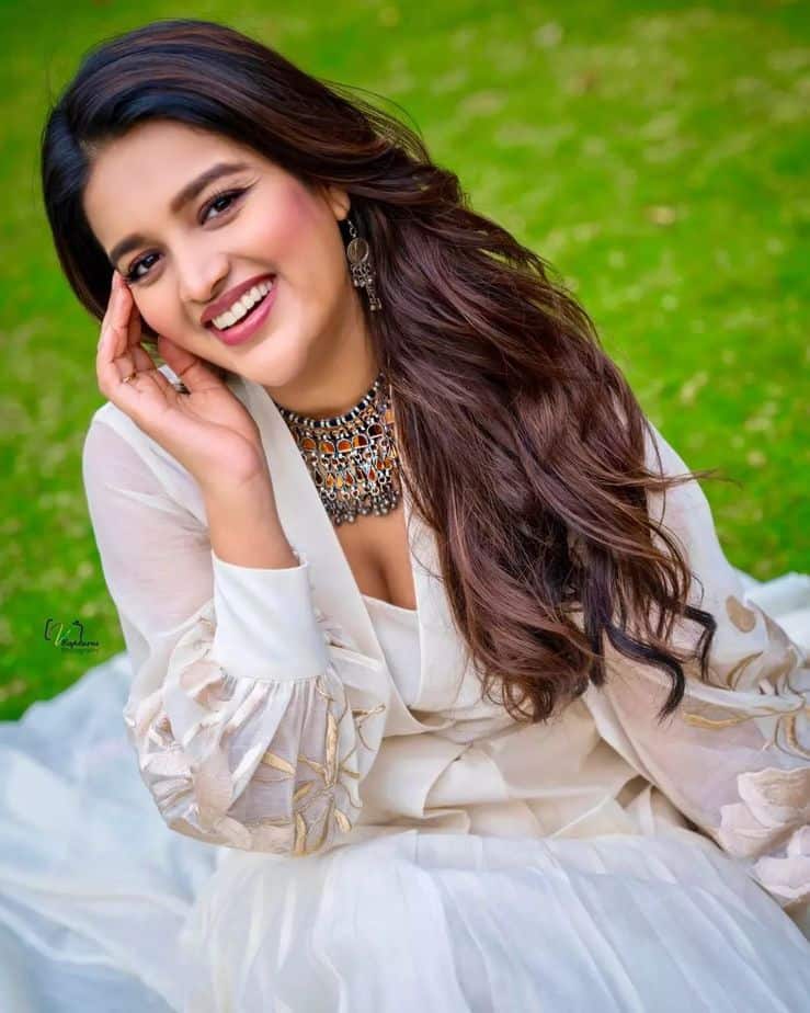 Actress nidhi agarwal hot photos showing glamour in her dress