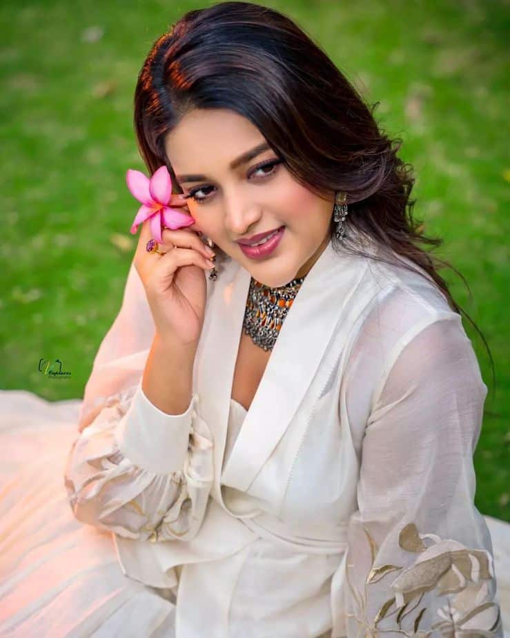 Actress nidhi agarwal hot photos showing glamour in her dress