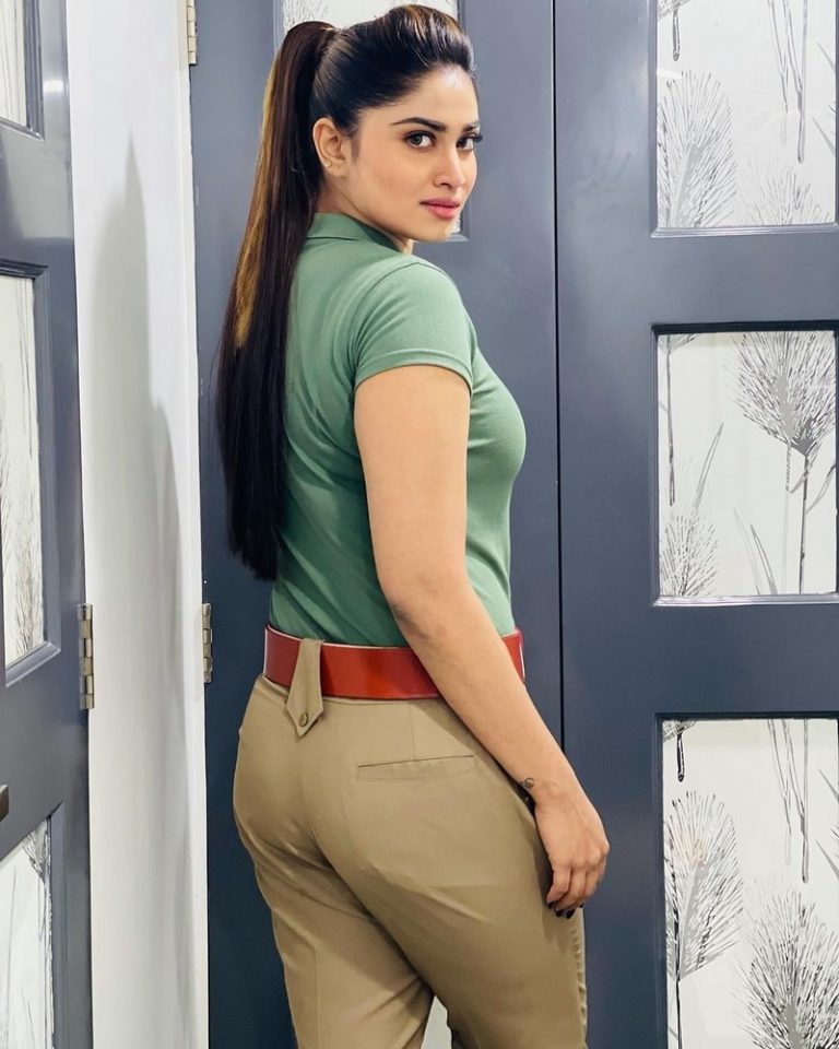 Actress shivani narayanan hot and glamour photos in modern dress