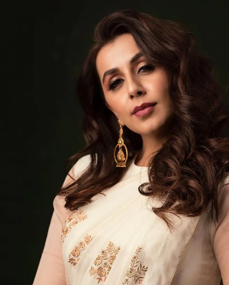 Actress nikki galrani hot photos overcoat on saree viral