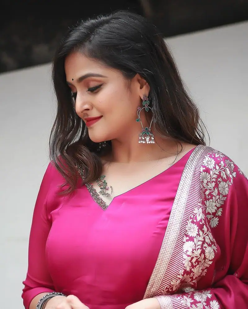 Actress ramya nambeesan hot photos in red colour chudithar traditional photoshoot
