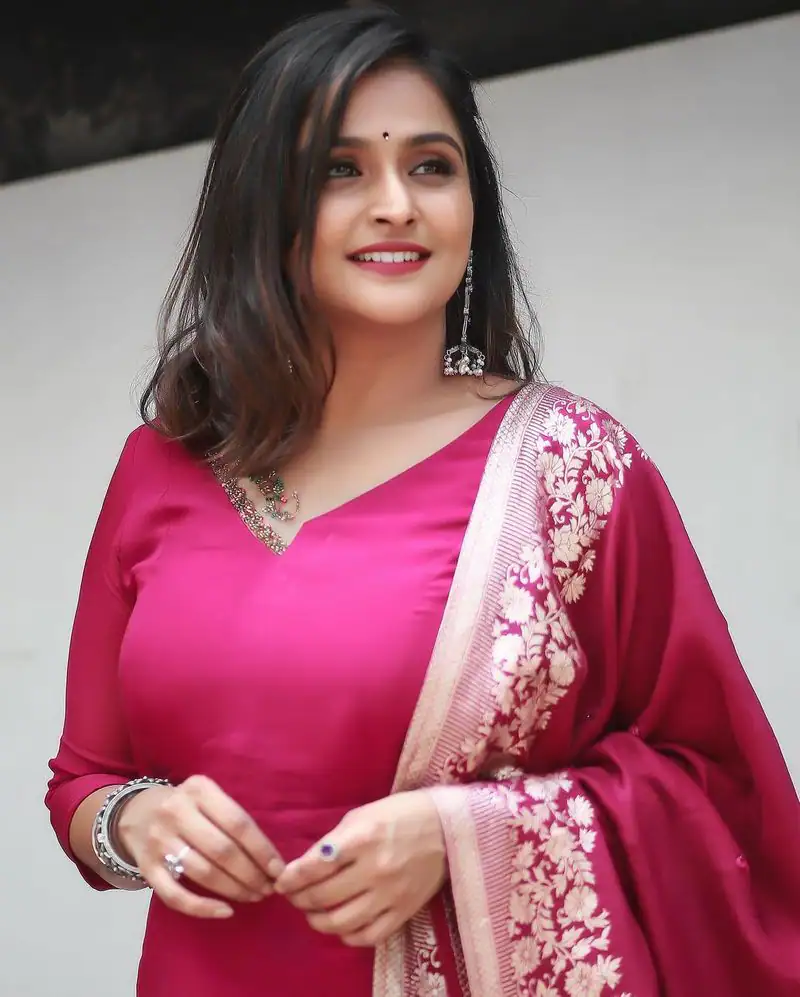 Actress ramya nambeesan hot photos in red colour chudithar traditional photoshoot