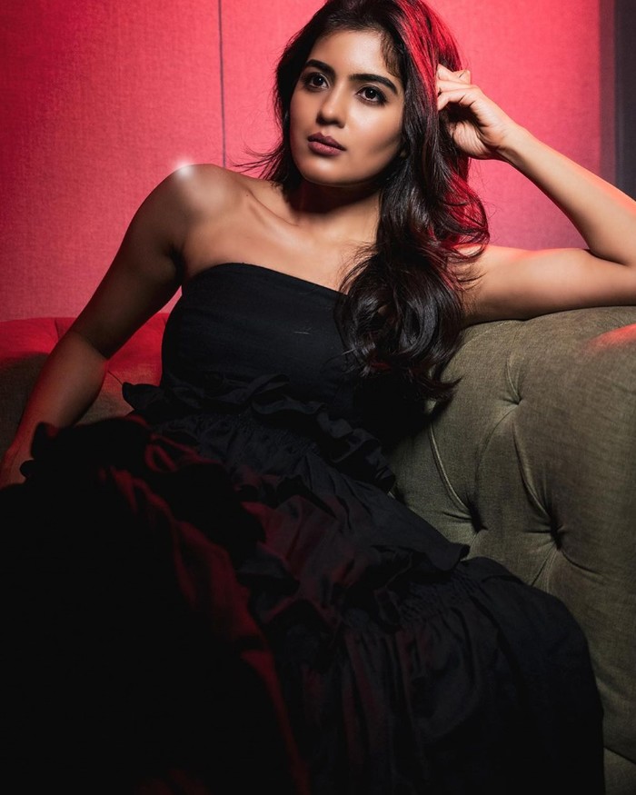 Actress amritha aiyer hot latest photos in black large gown