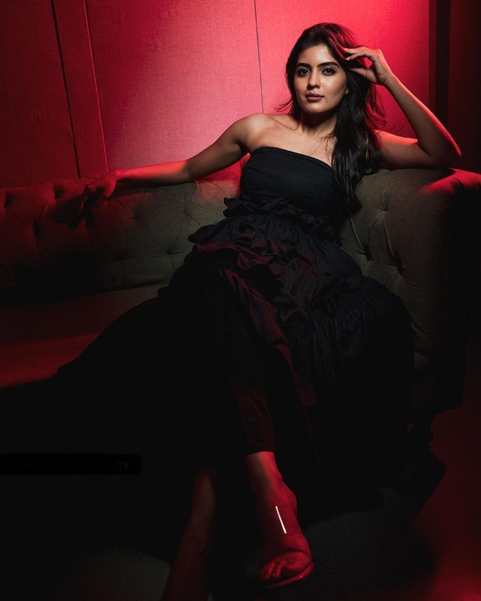 Actress amritha aiyer hot latest photos in black large gown