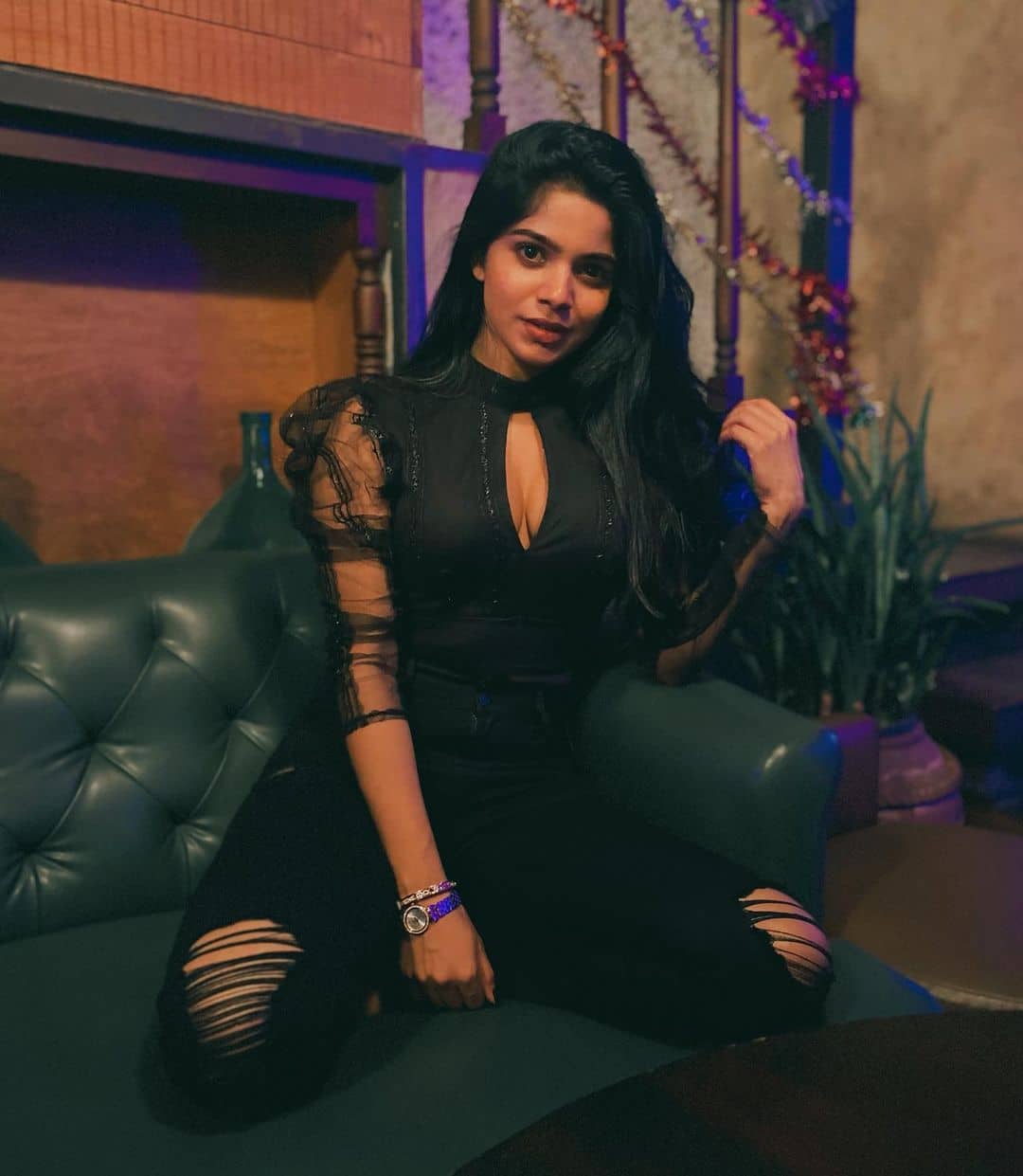 Actress divyabharathi hot and glamour photos mesmerizes her fans