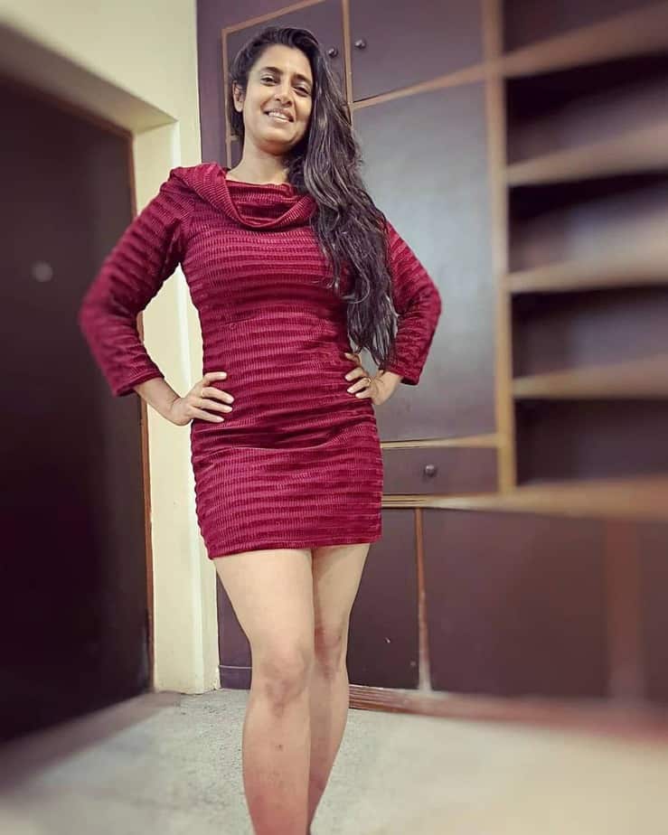 Actress kasthuri hot photos in short dress goes viral