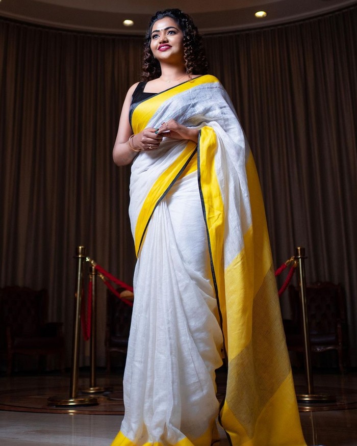 Actress shalu shammu hot photos in sleeveless blouse and saree glamour pics posted on instagram