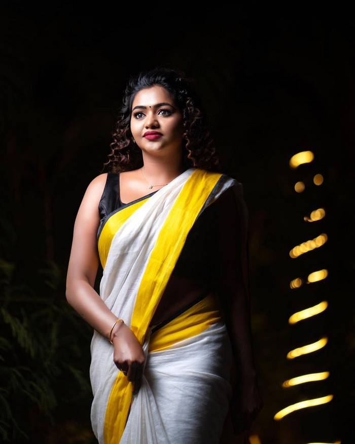 Actress shalu shammu hot photos in sleeveless blouse and saree glamour pics posted on instagram