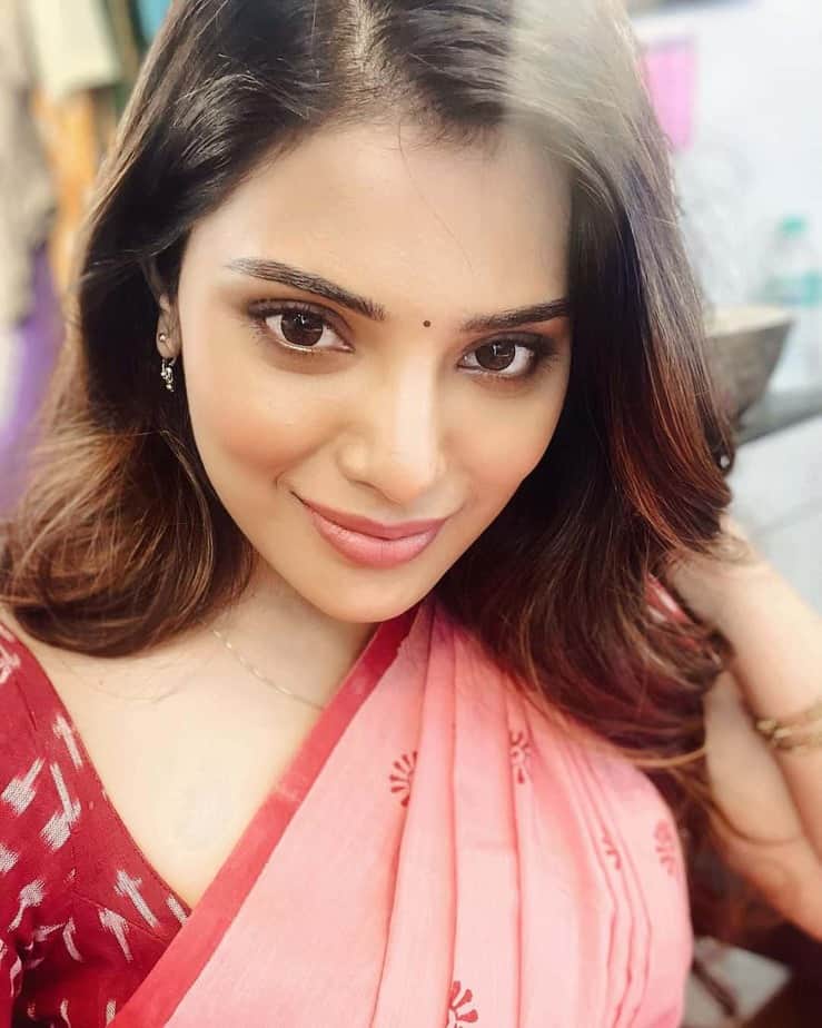 Aathmika hot saree photoshoot cute gallery insta pics goes viral