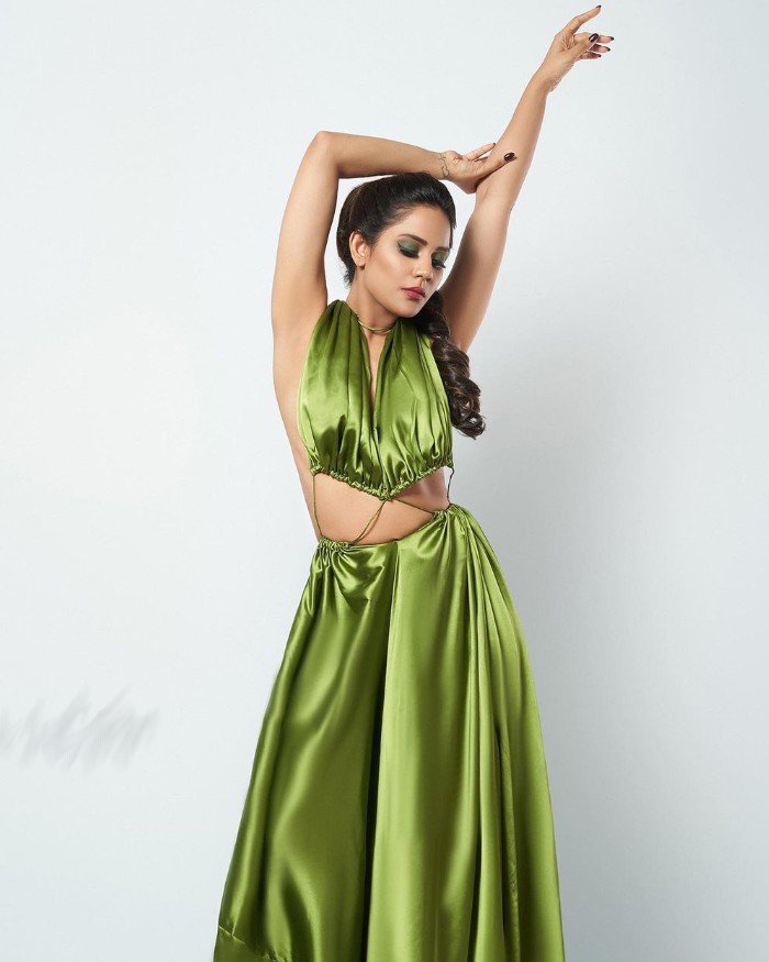 Actress aiswarya dutta hot photos in green colour glamour dress sensational photos