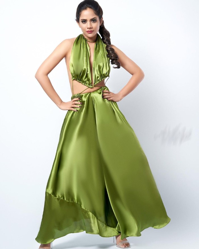 Actress aiswarya dutta hot photos in green colour glamour dress sensational photos