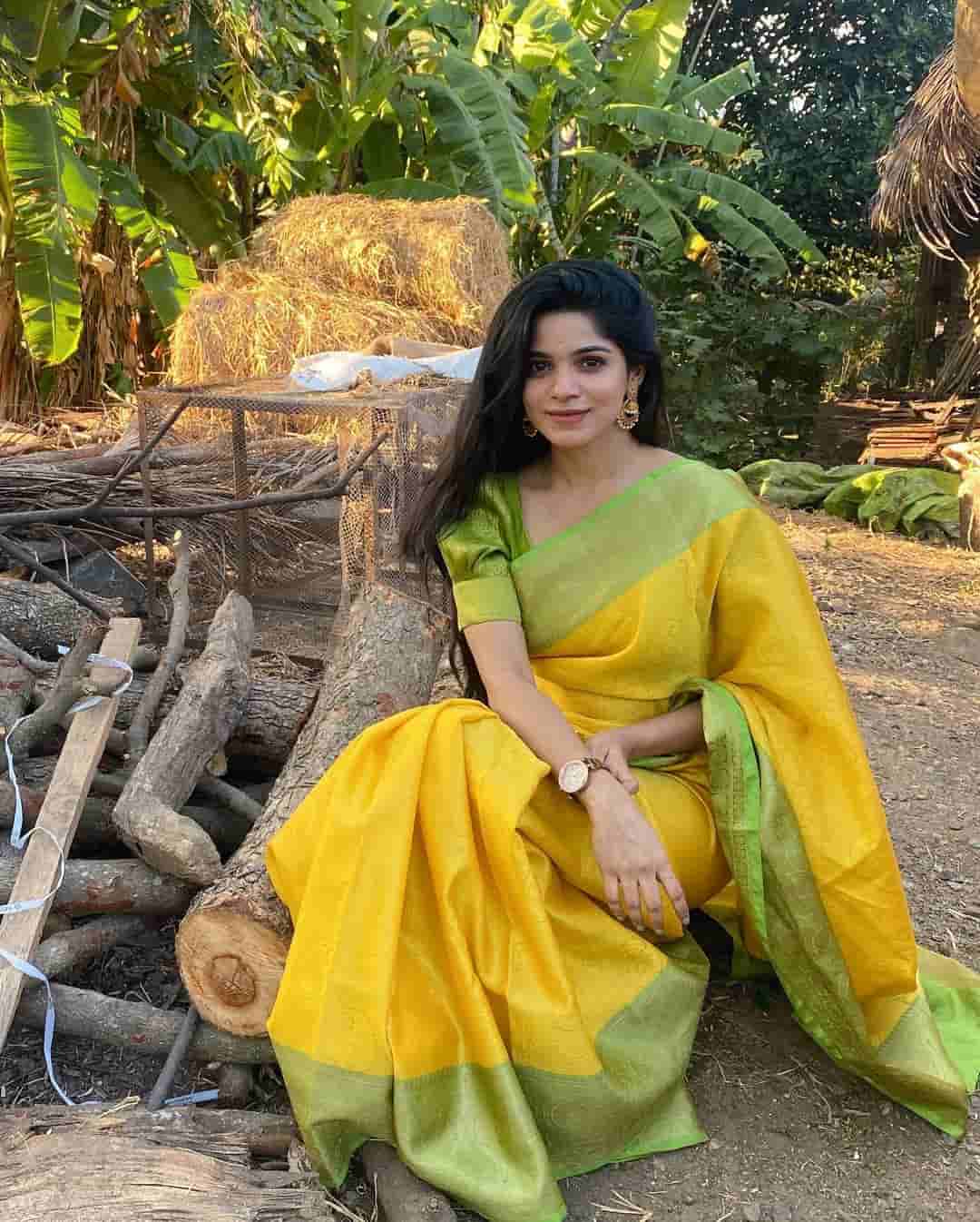 Divyabharathi hot photoshoot in traditional saree attracts fans