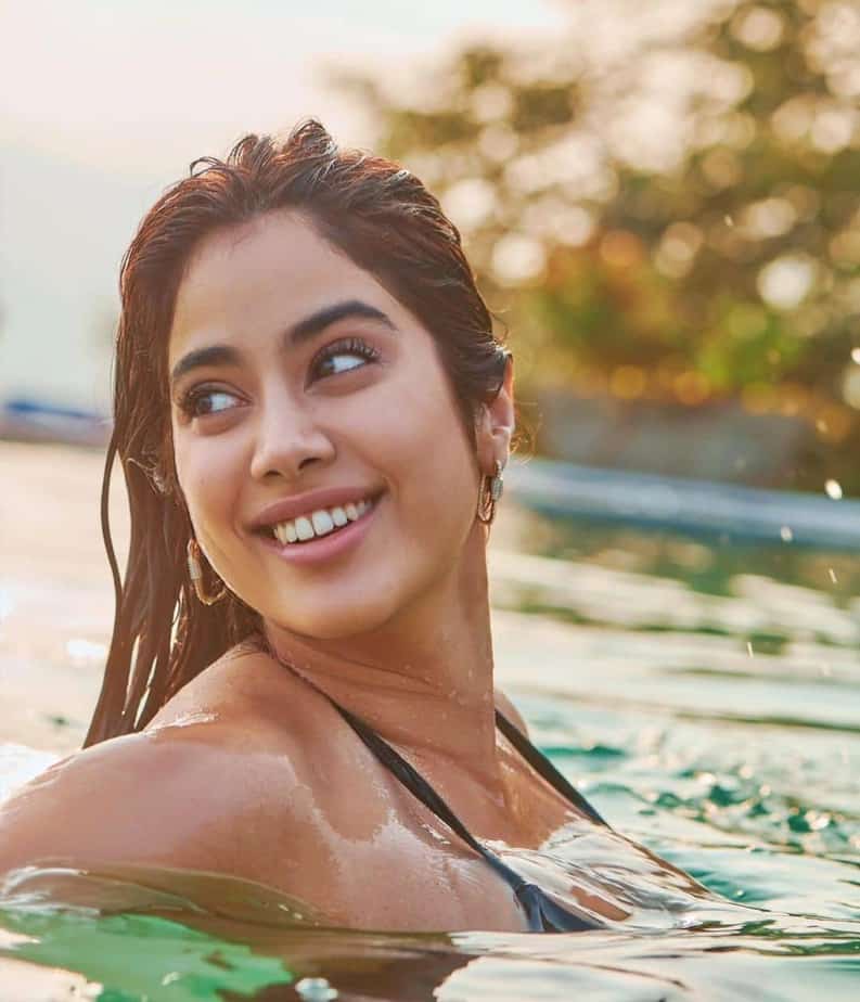 Janhvi kapoor hot photos in swimming pool tempts fans
