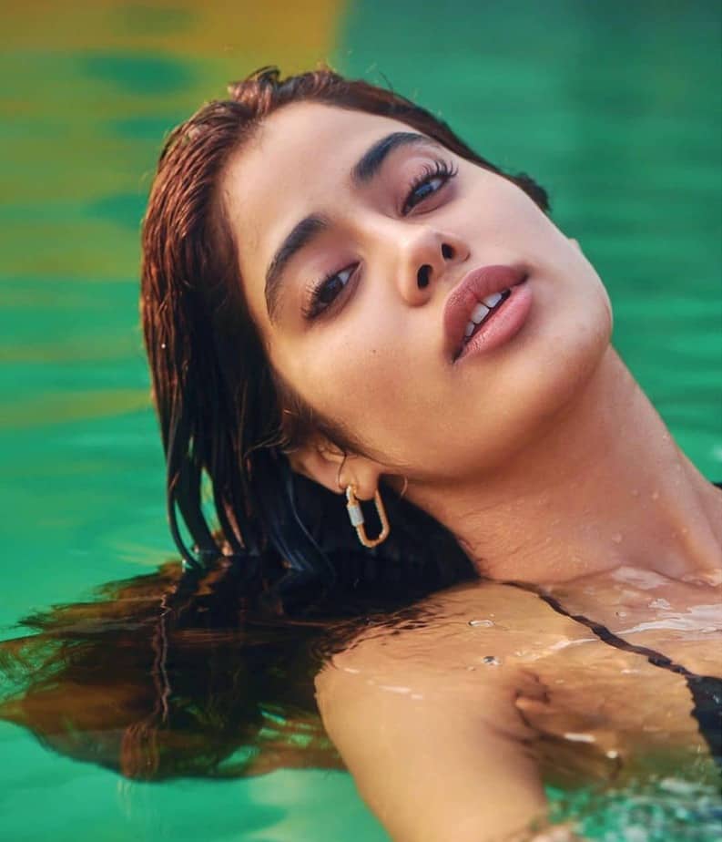 Janhvi kapoor hot photos in swimming pool tempts fans