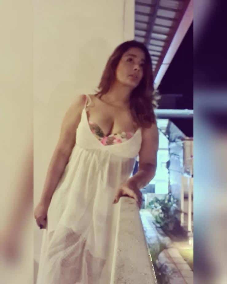 Actress kiran rathod hot glamour photos in skinny modern dress