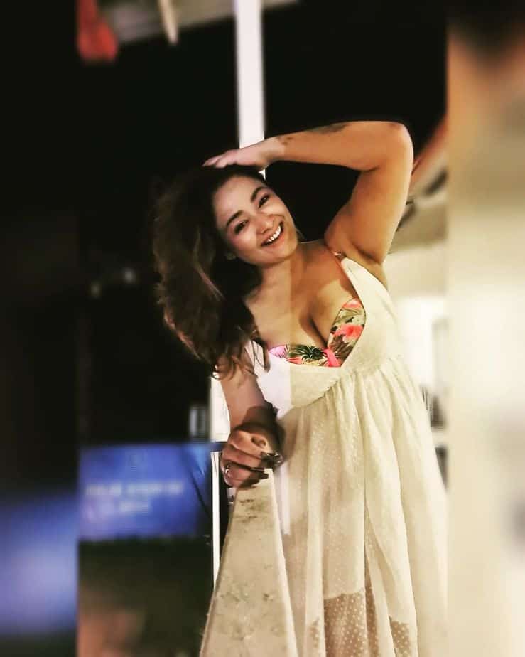 Actress kiran rathod hot glamour photos in skinny modern dress