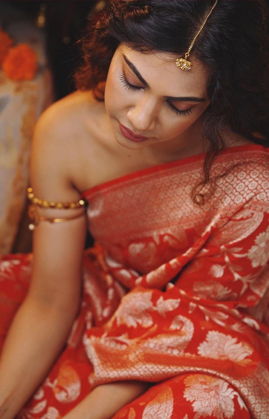 Madonna sebastiyan hot photos without blouse traditional saree glamour pics