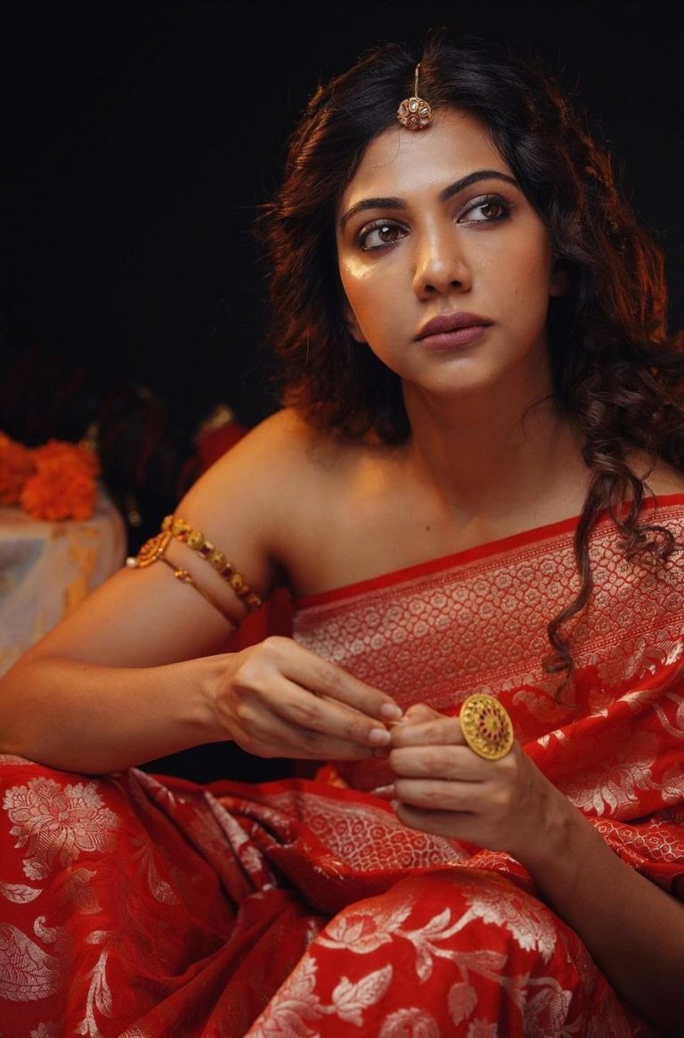 Madonna sebastiyan hot photos without blouse traditional saree glamour pics
