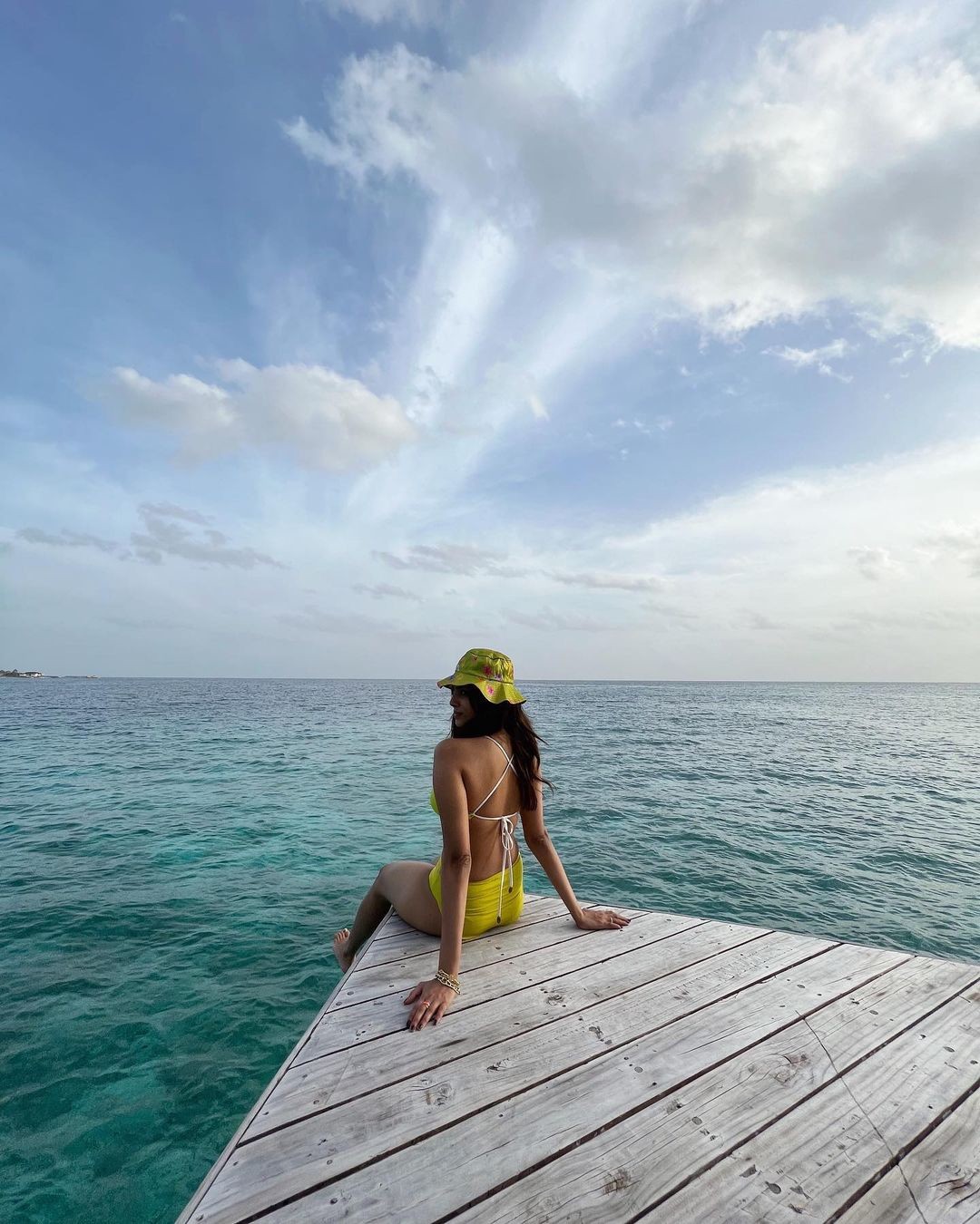 Actress malavika mohanan hot photos in bikini goes viral