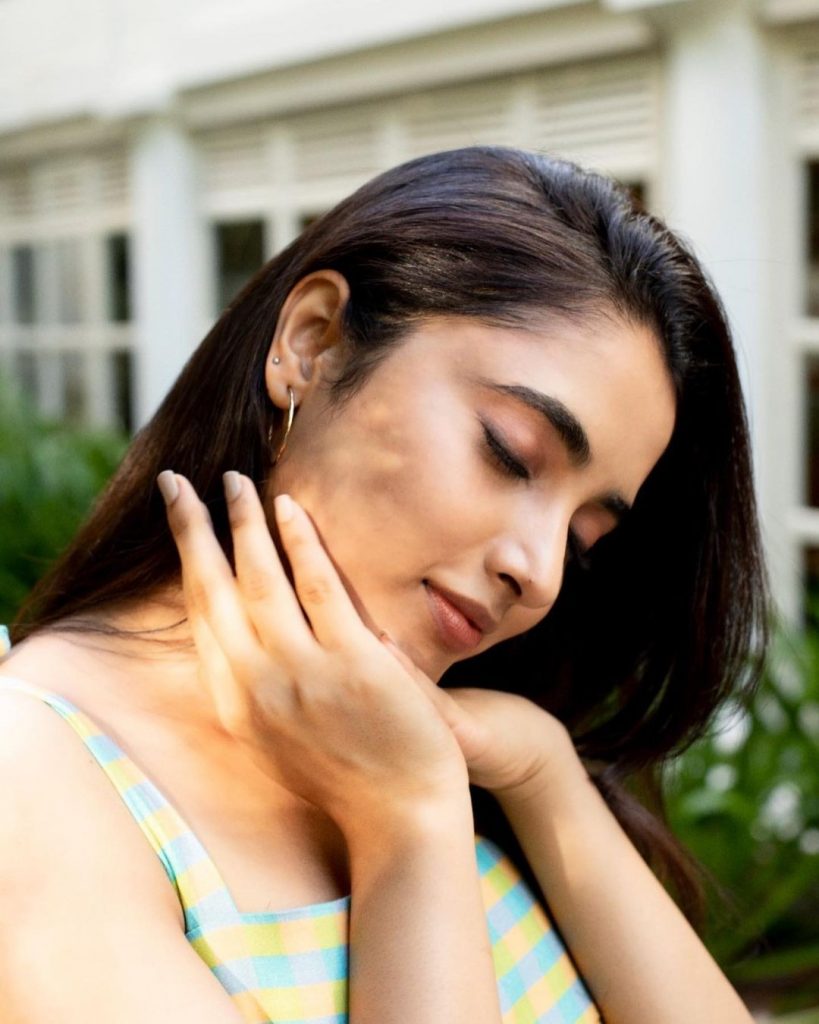 Actress priyanka mohan hot and cute photos in modern dress impressing fans