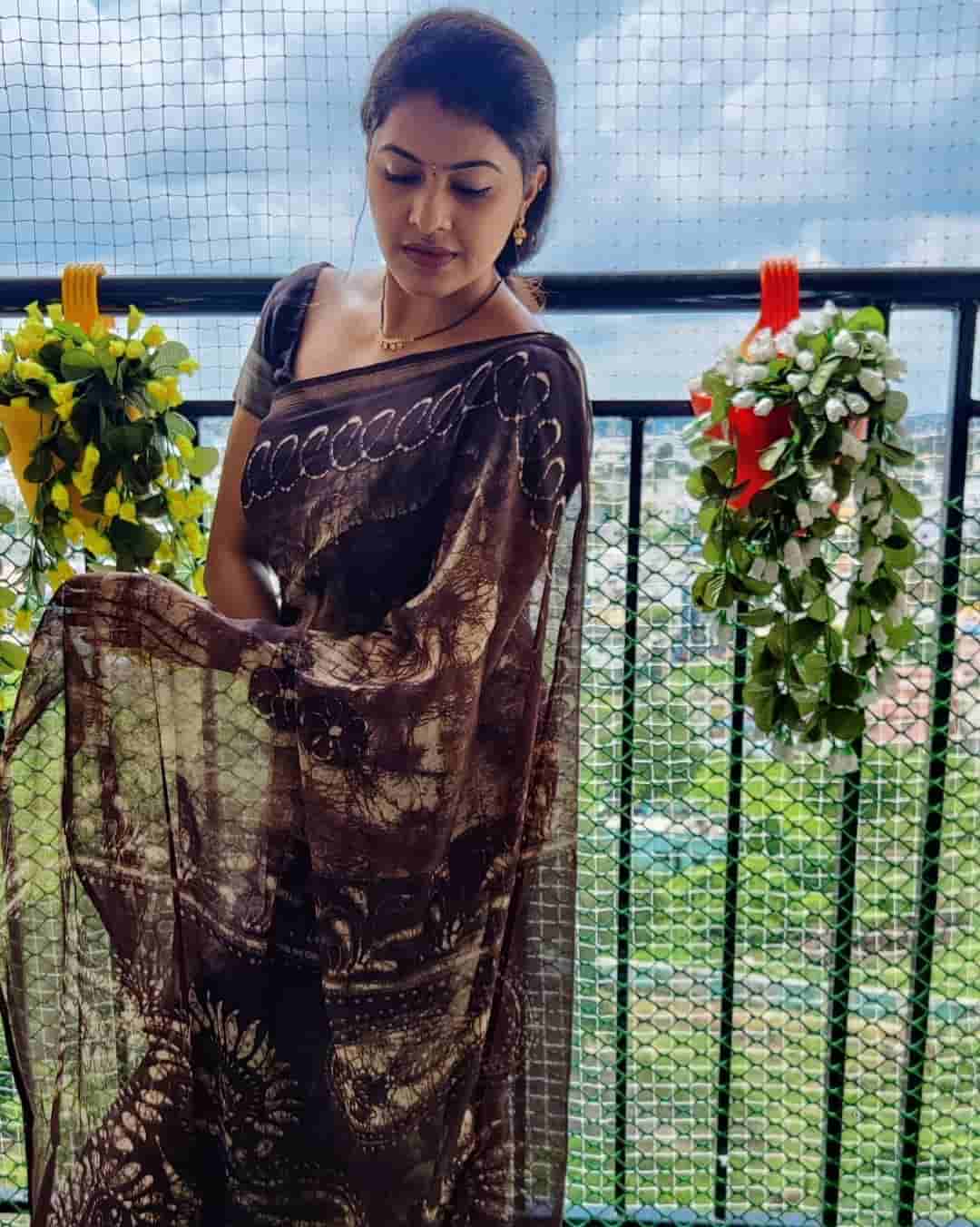 Actress rachitha mahalakshmi hot traditional photos in full form saree