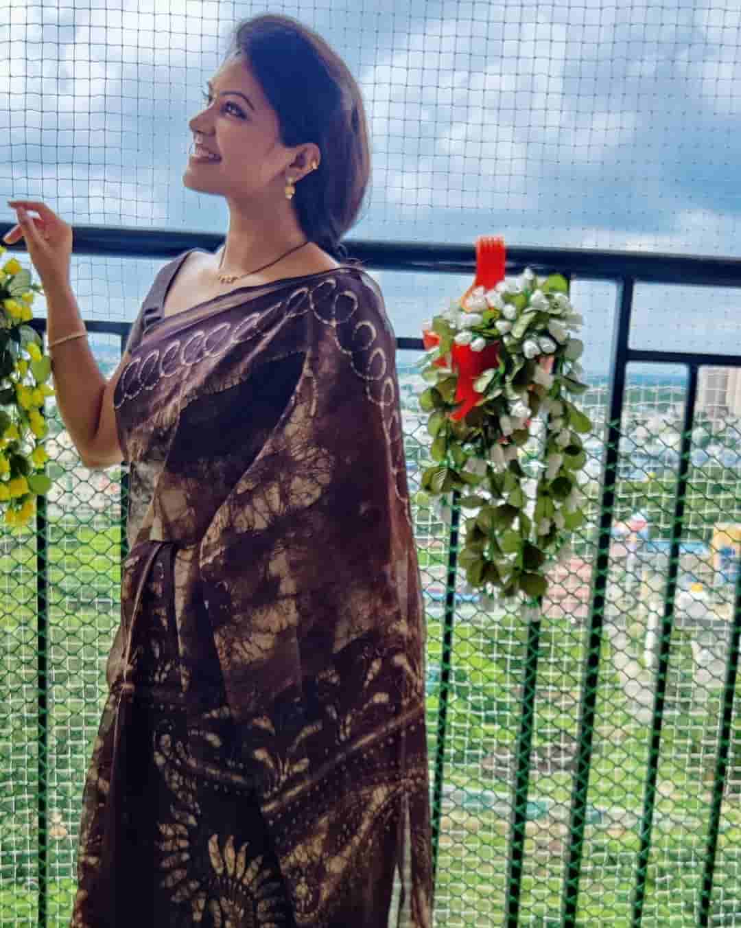 Actress rachitha mahalakshmi hot traditional photos in full form saree