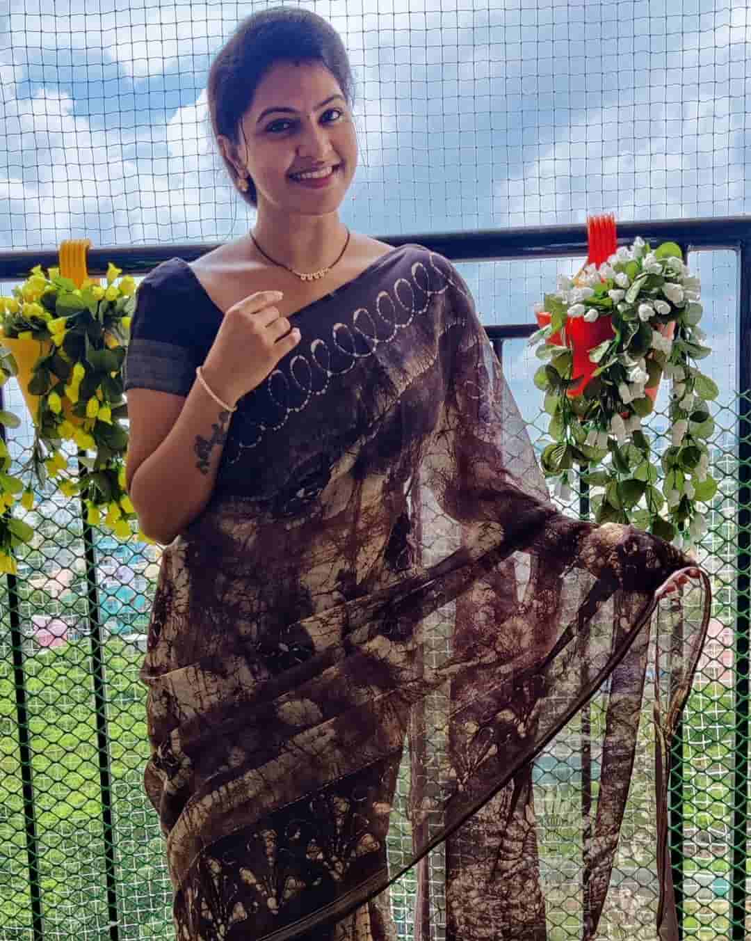 Actress rachitha mahalakshmi hot traditional photos in full form saree