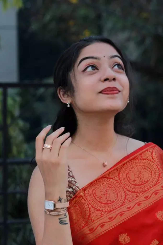 Varsha bollamma glamour photos in red colour traditional saree