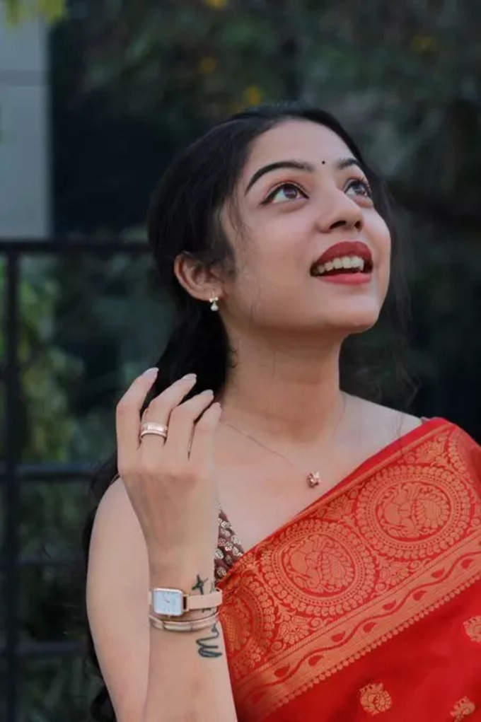 Varsha bollamma glamour photos in red colour traditional saree