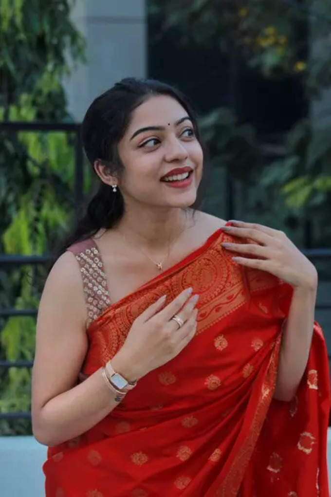 Varsha bollamma glamour photos in red colour traditional saree