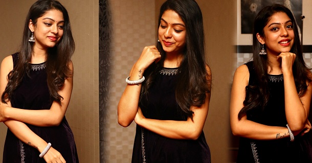 Varsha bollamma glamour photos in red colour traditional saree